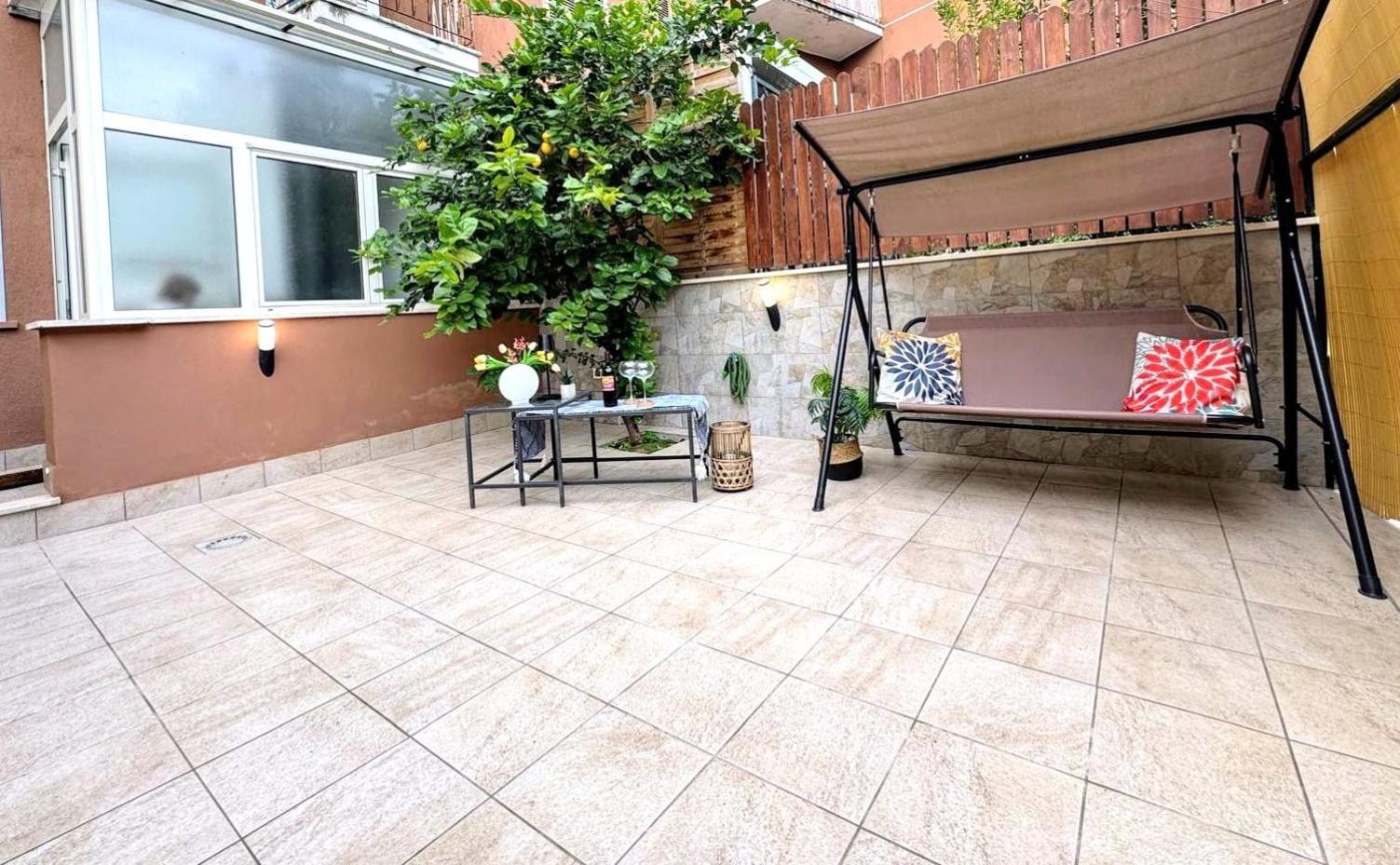 Leilighet Agli Acquedotti, Con Giardino Privato