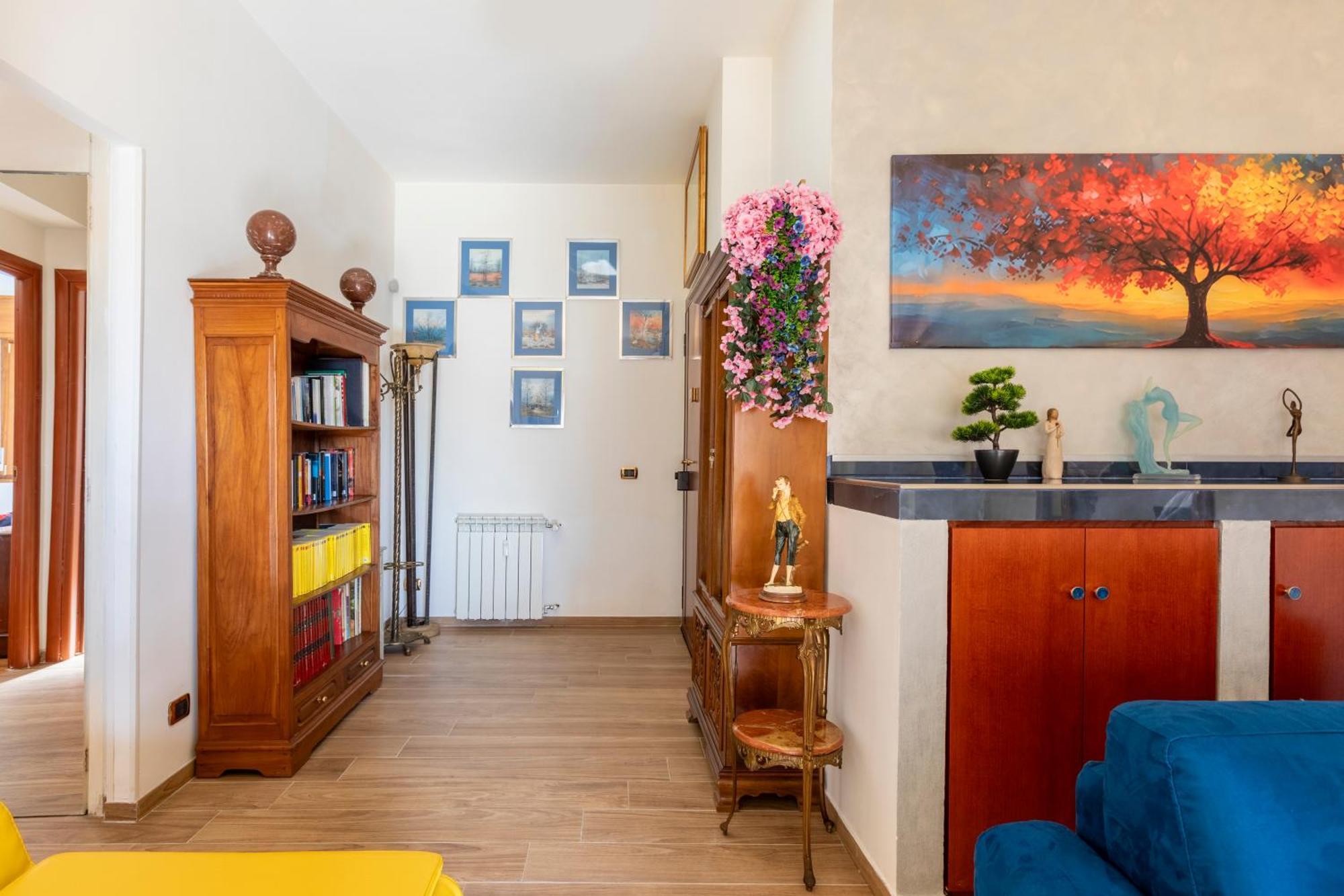 Roots Of Apartment Rom