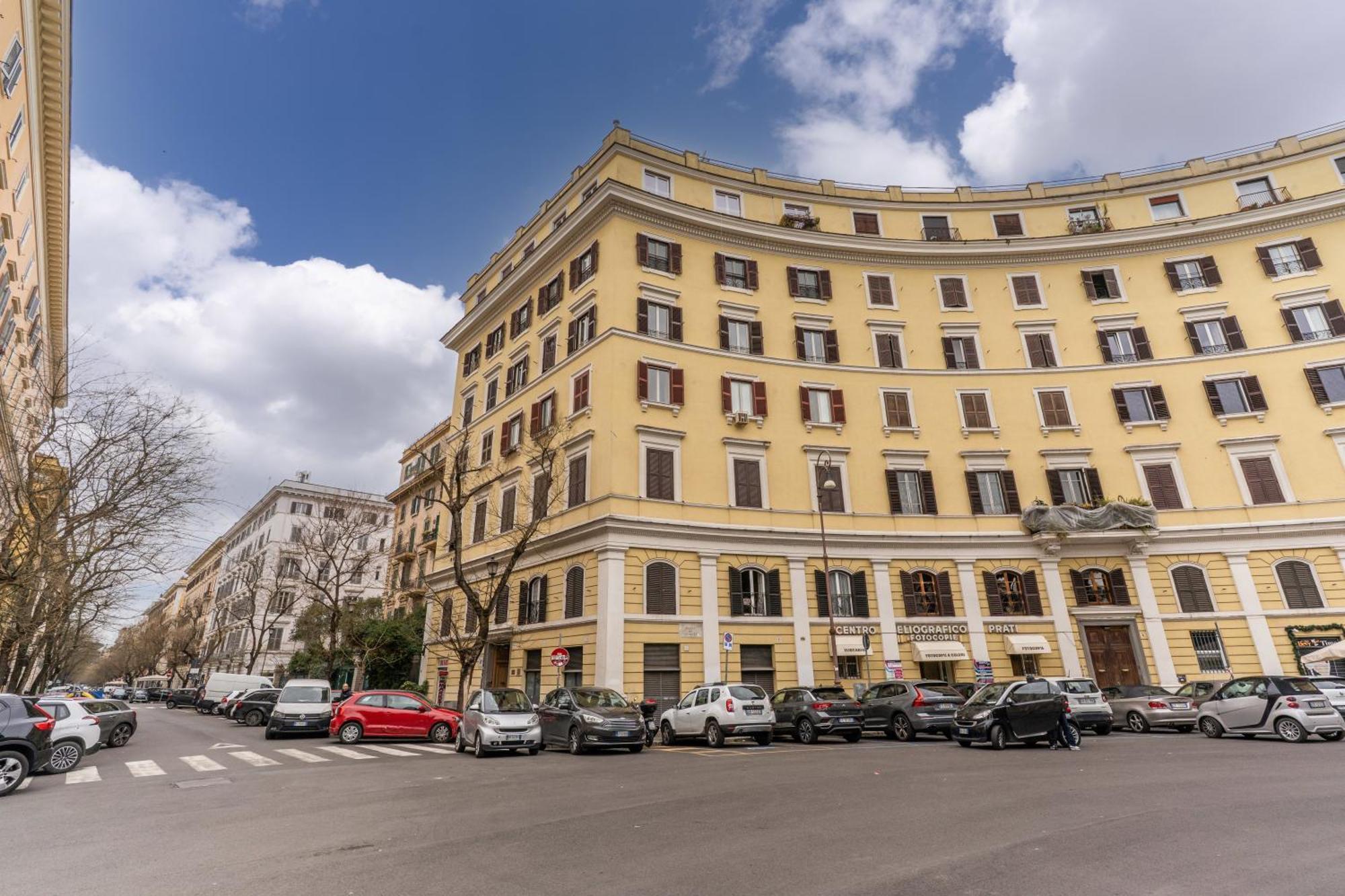 Spacious Close Vatican Apartment *