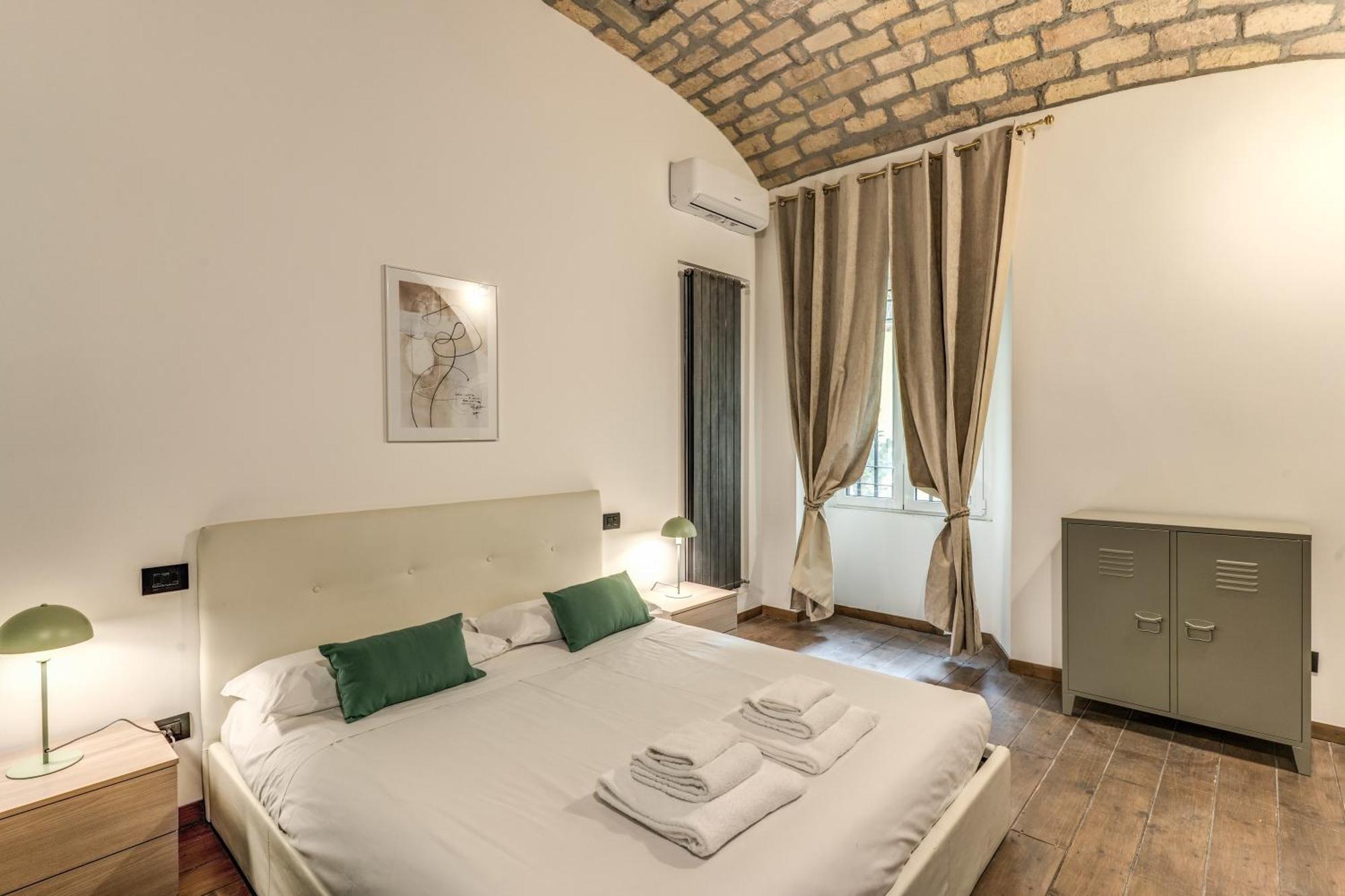 Spacious Close Vatican Apartment Rome