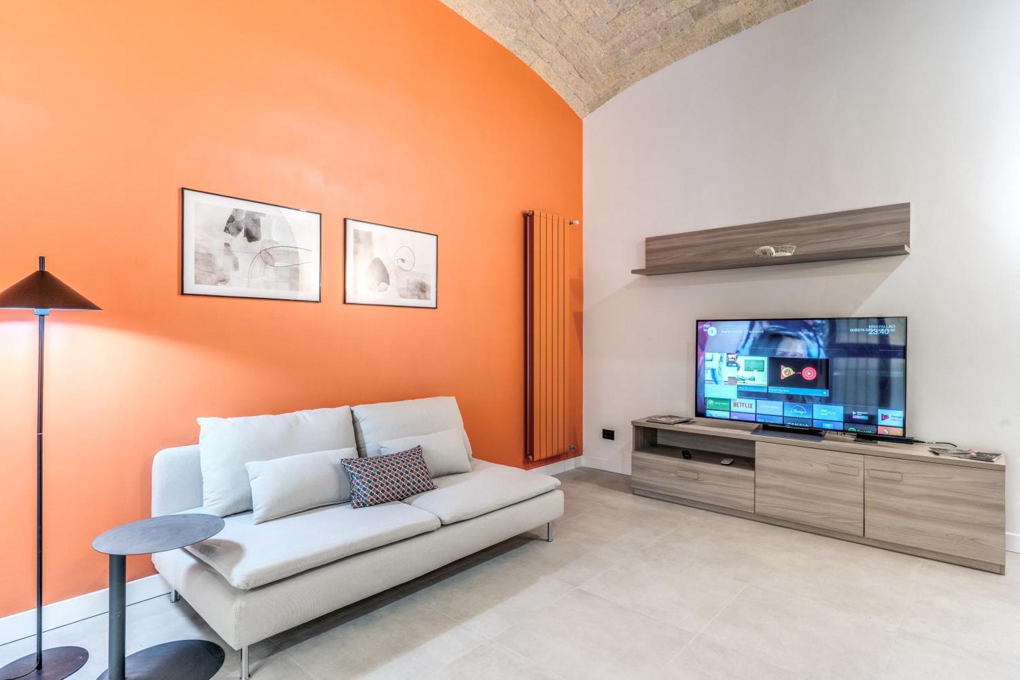 Spacious Close Vatican Apartment