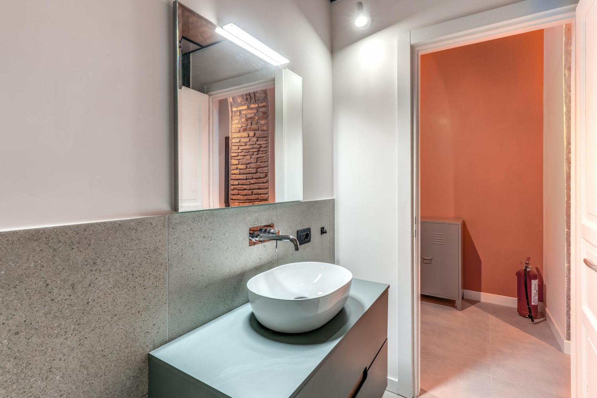Spacious Close Vatican Apartment *