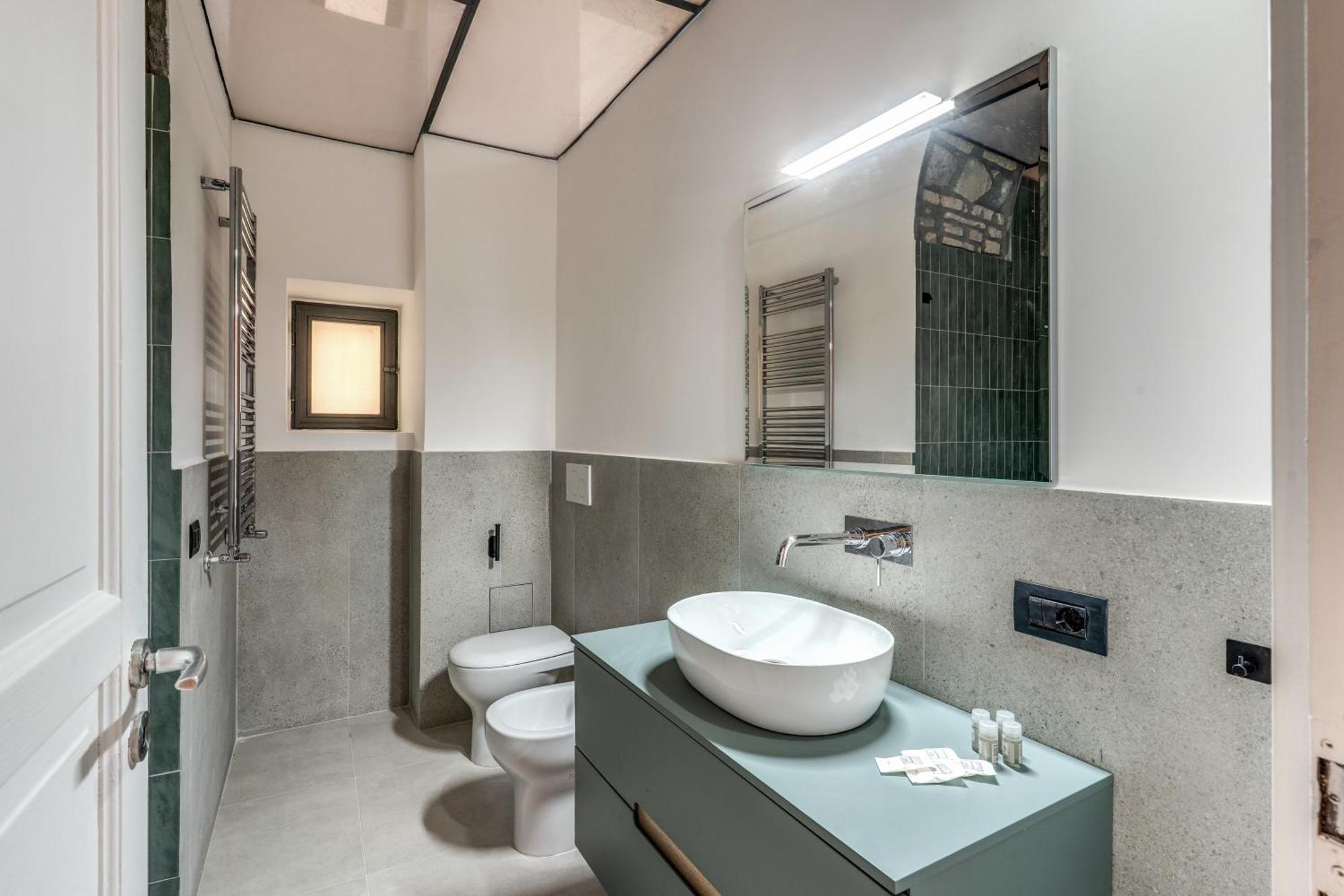 Spacious Close Vatican Apartment Rome