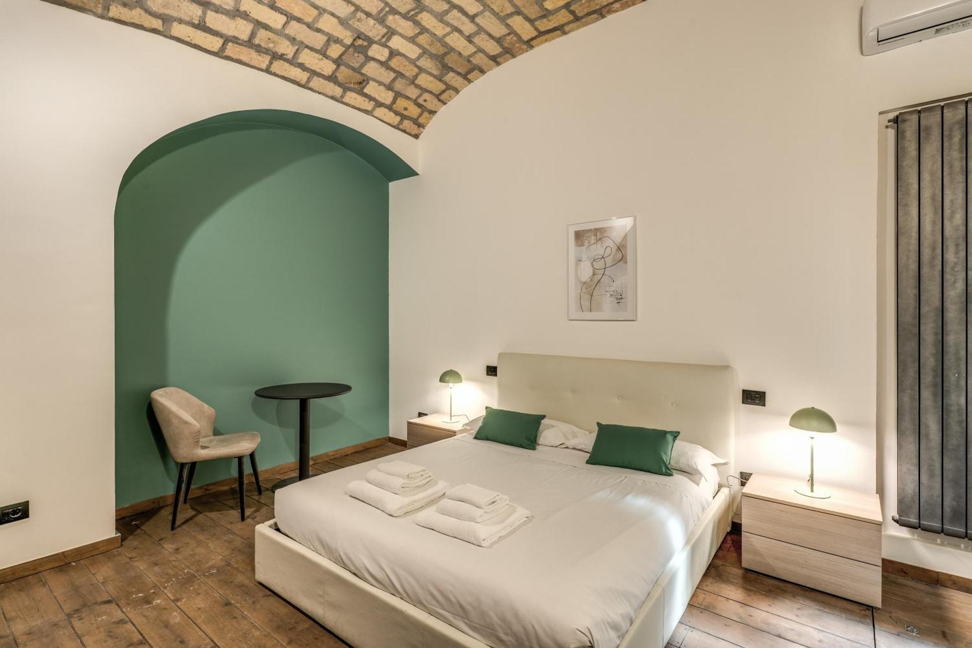 Spacious Close Vatican Apartment