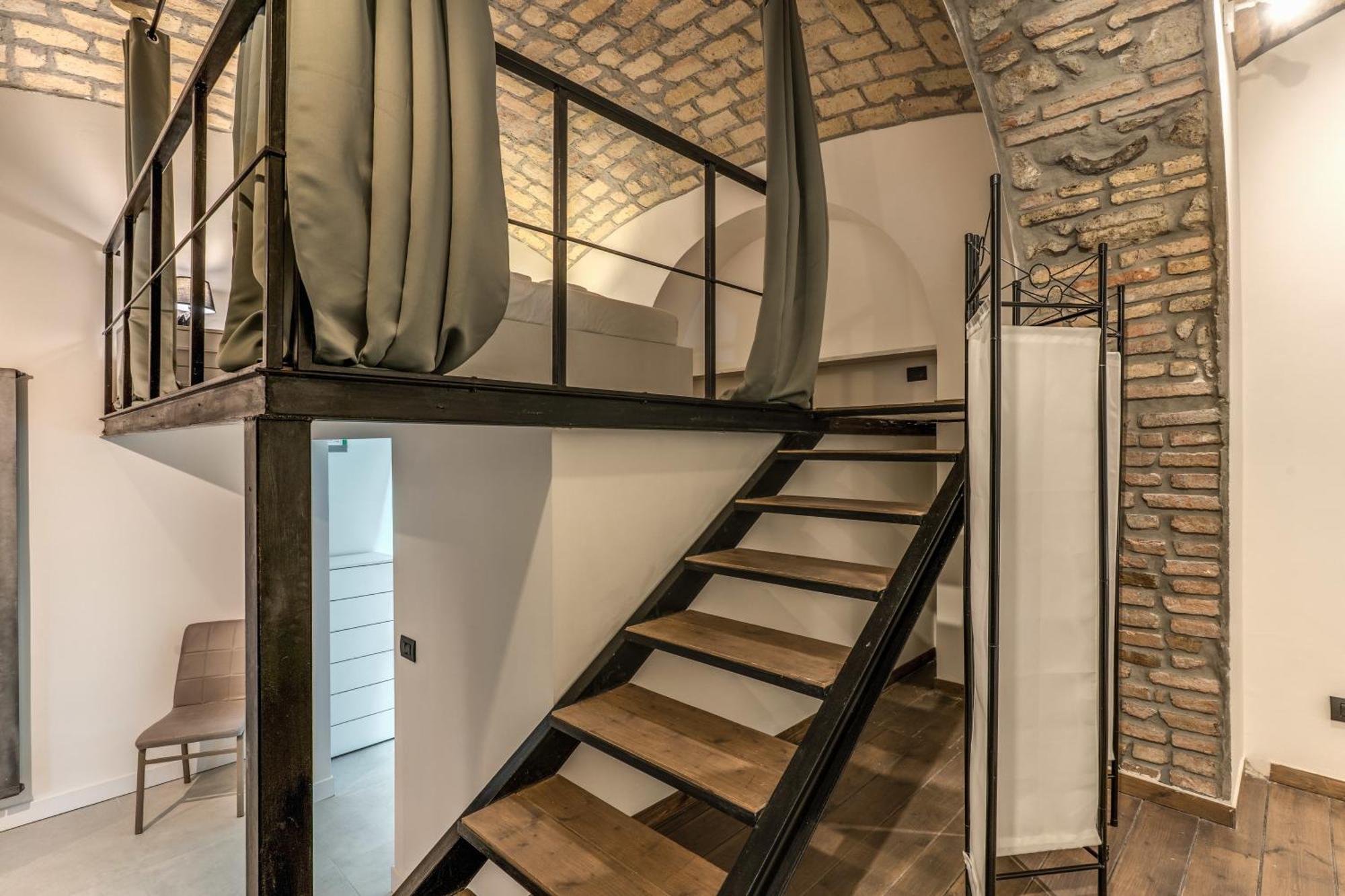 Spacious Close Vatican Apartment *