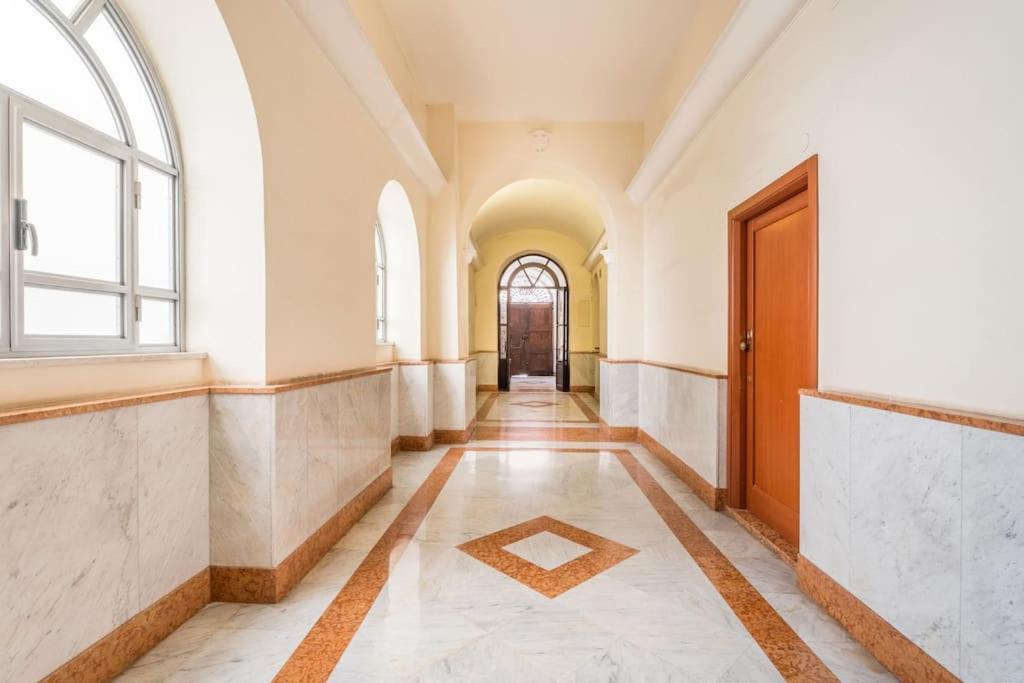 Apartment House Of Cardinals