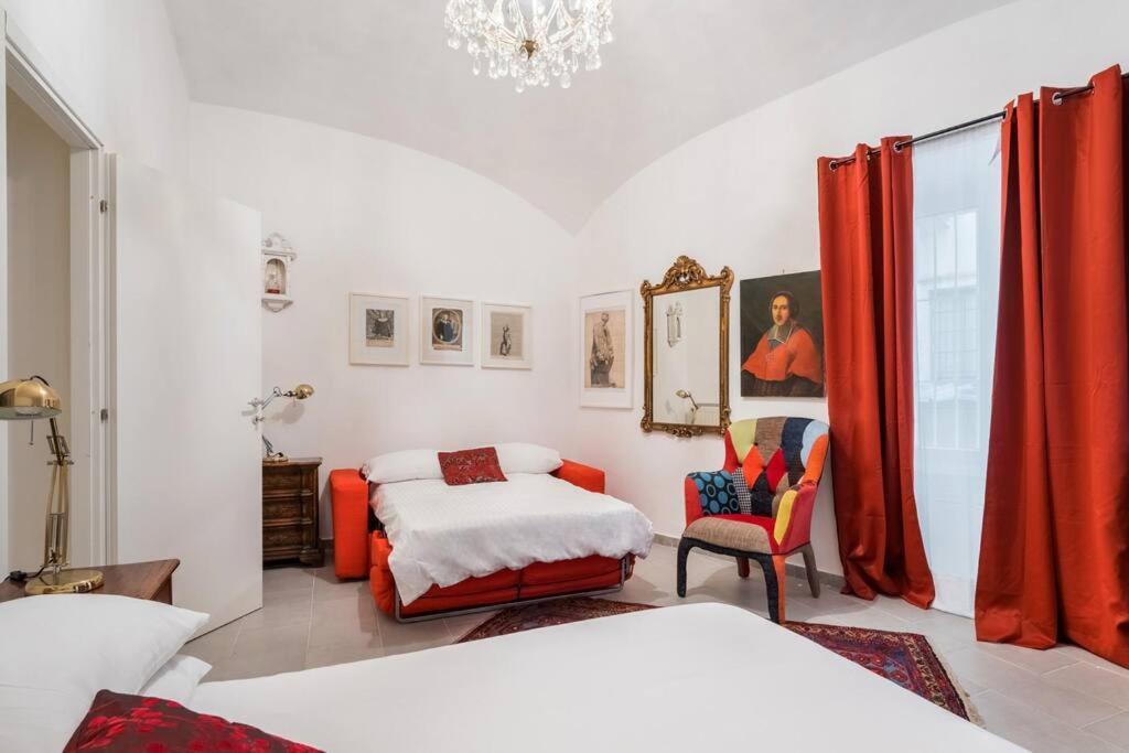 Apartment House Of Cardinals