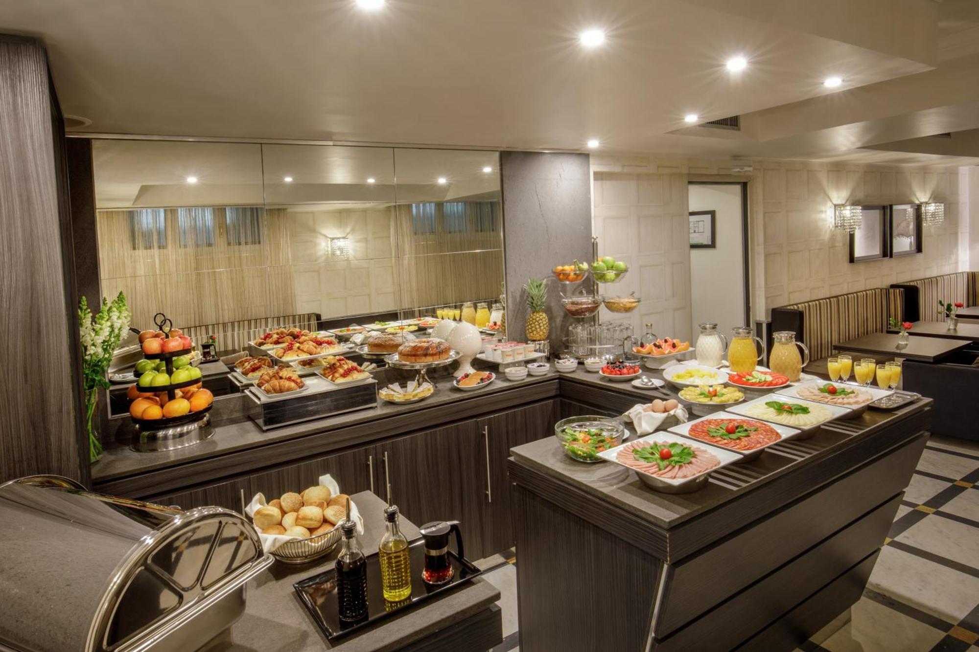 Royal Court Hotell