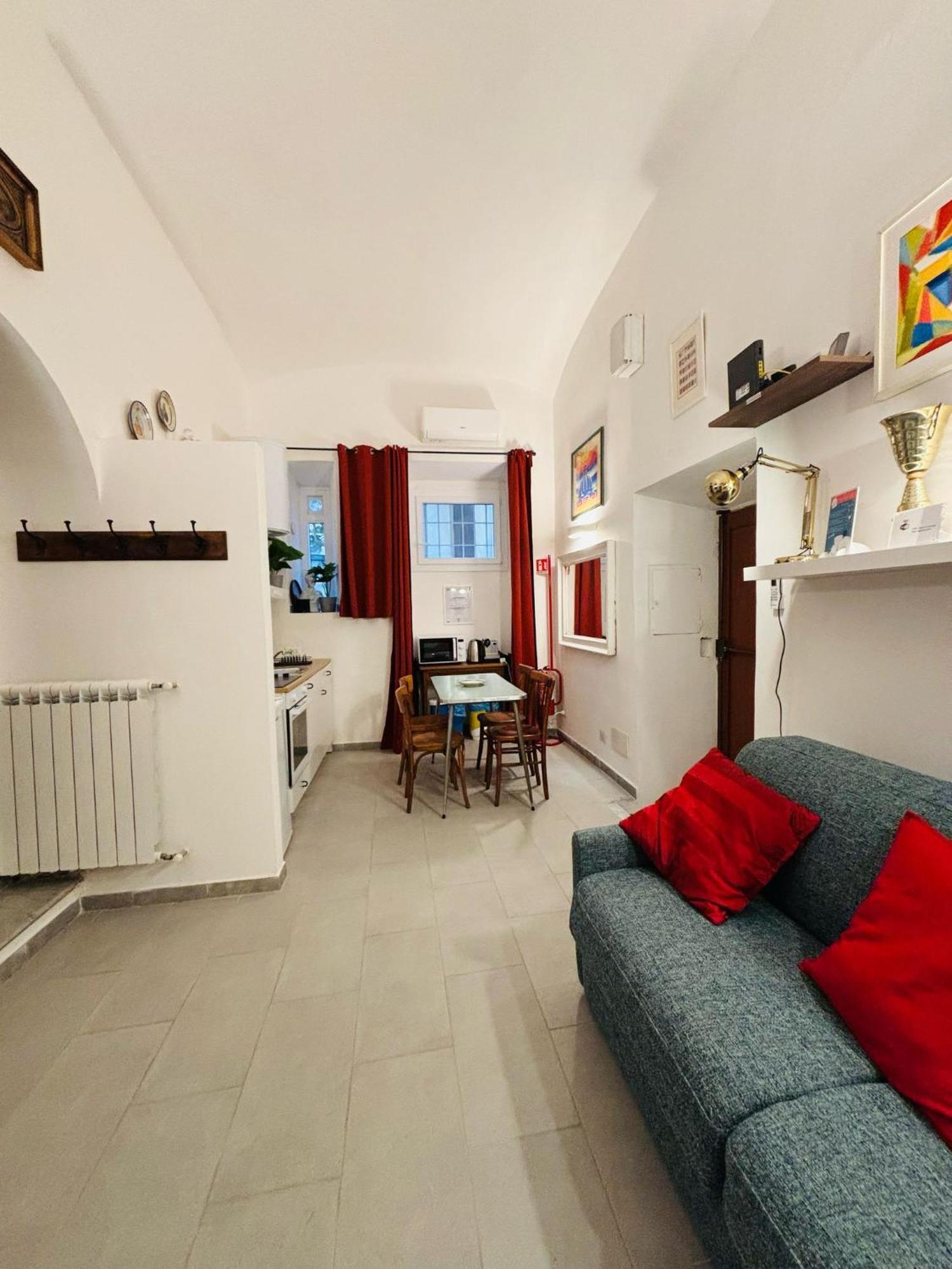 Apartment House Of Cardinals *