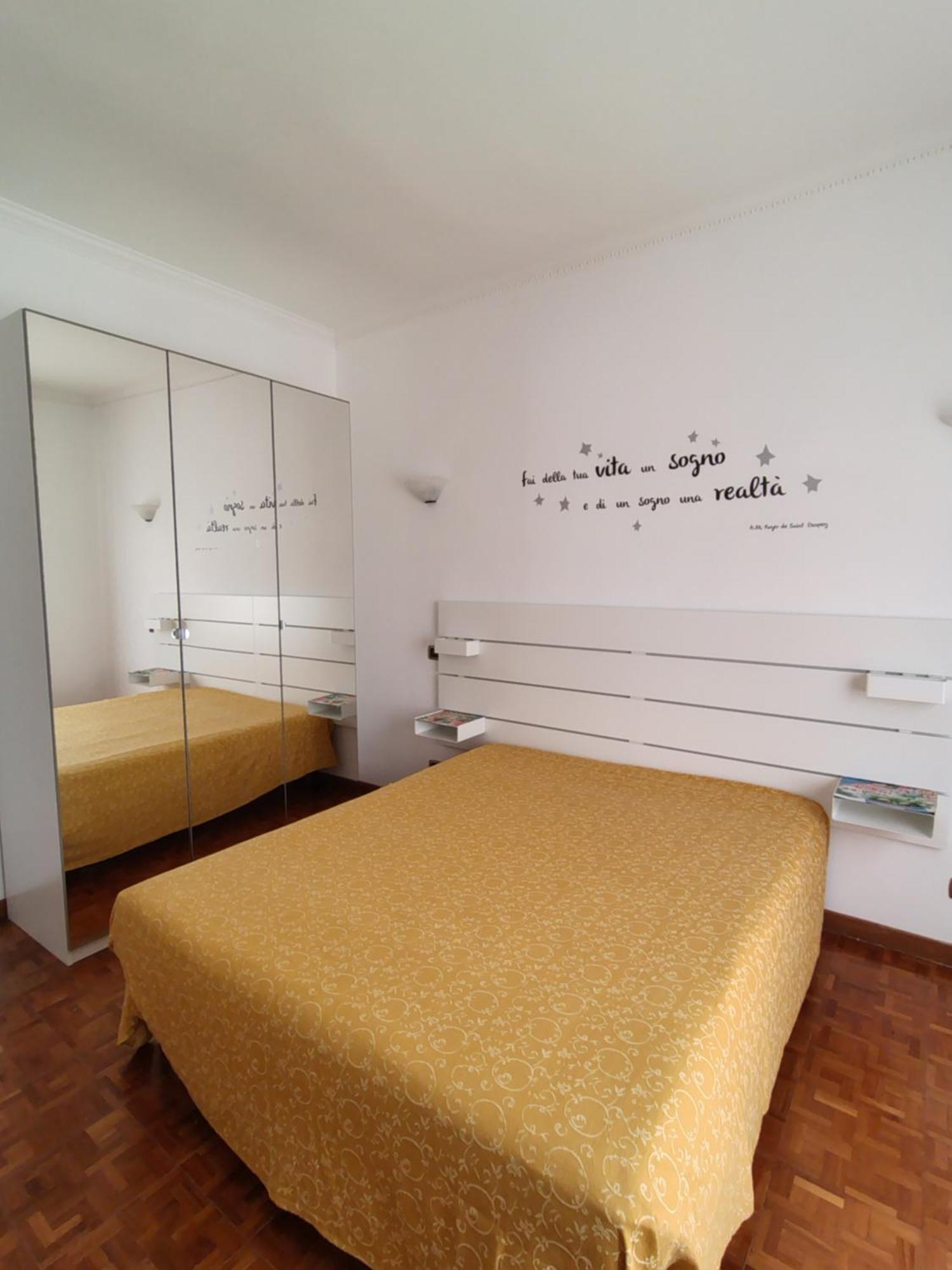 Apartment Mary Rom