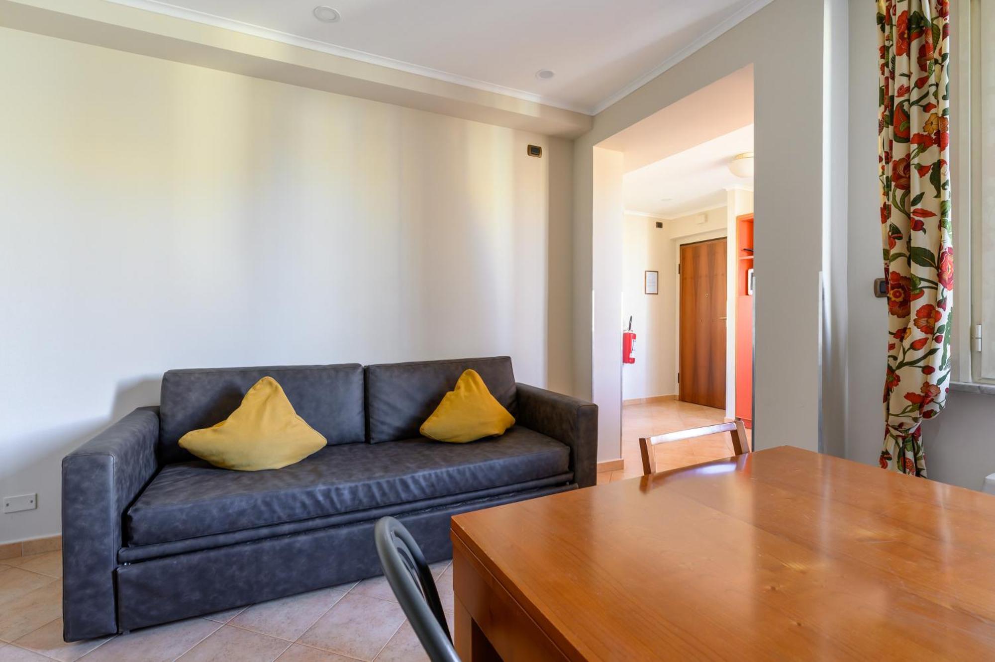 Crosti Apartment *