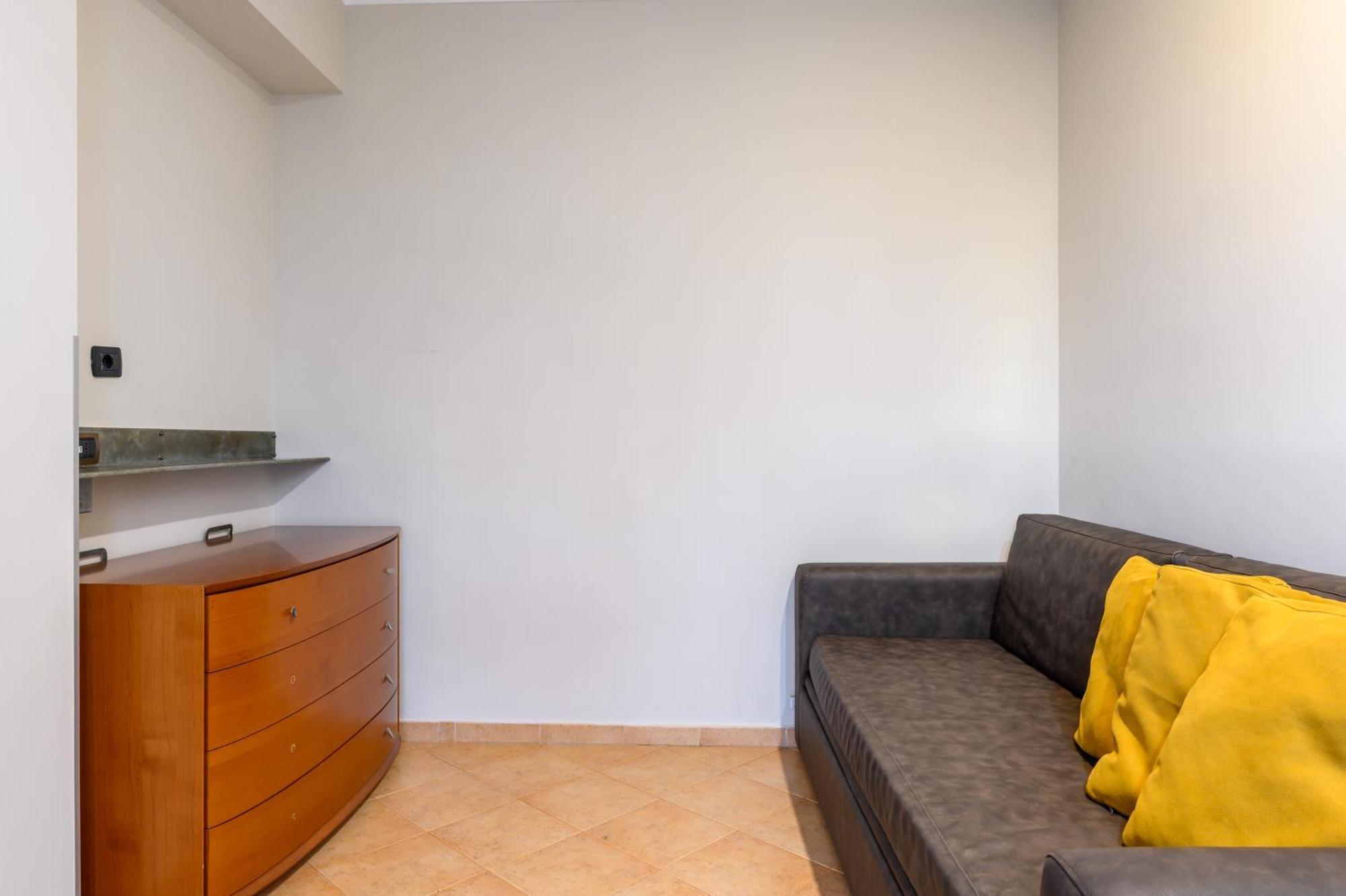 Crosti Apartment *