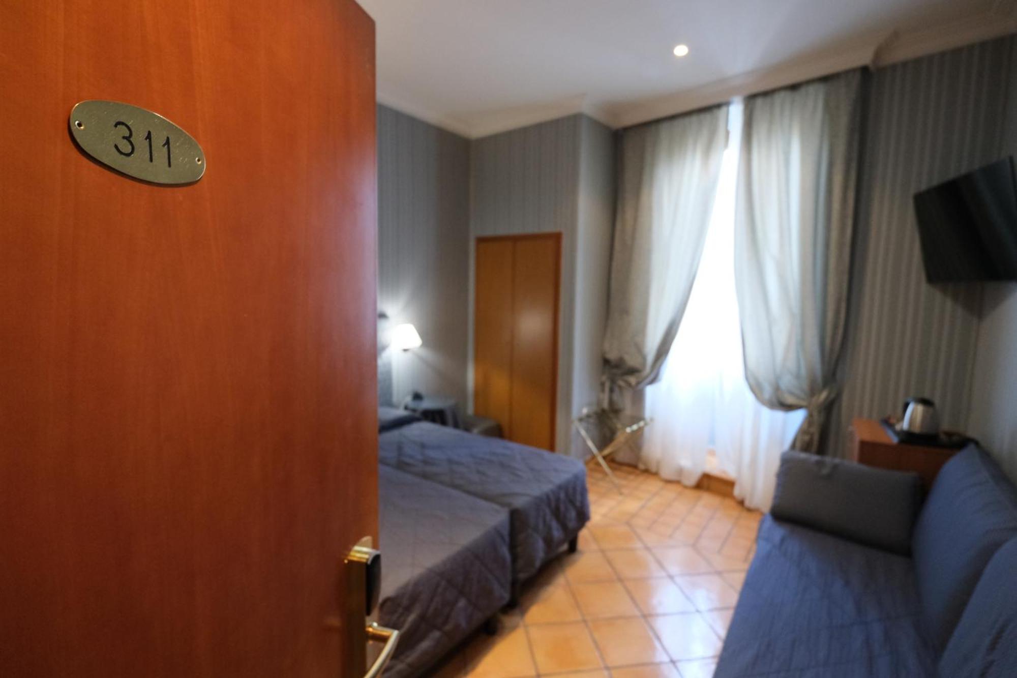 Lirico Hotell 3*