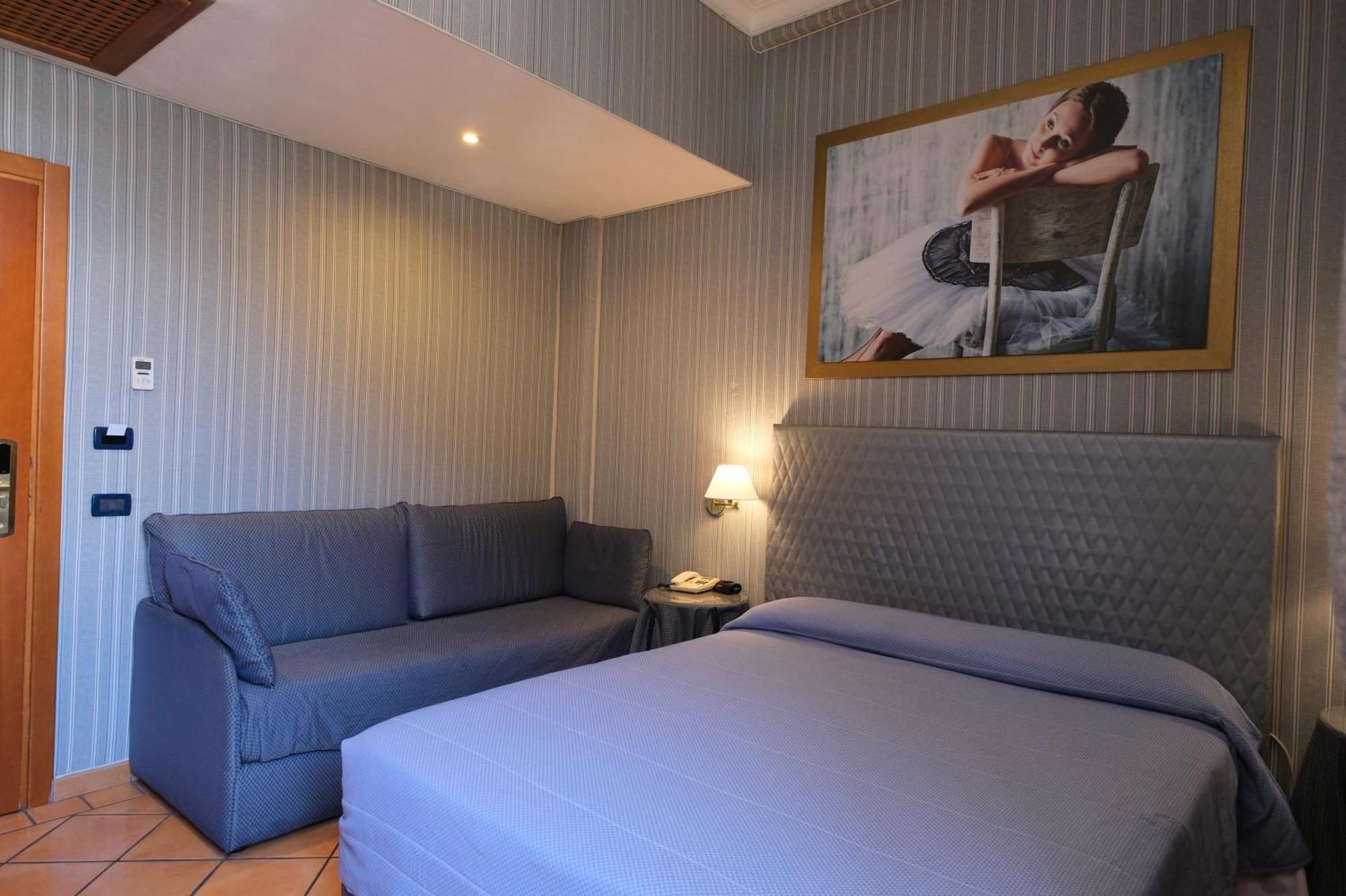Hotell Lirico 3*