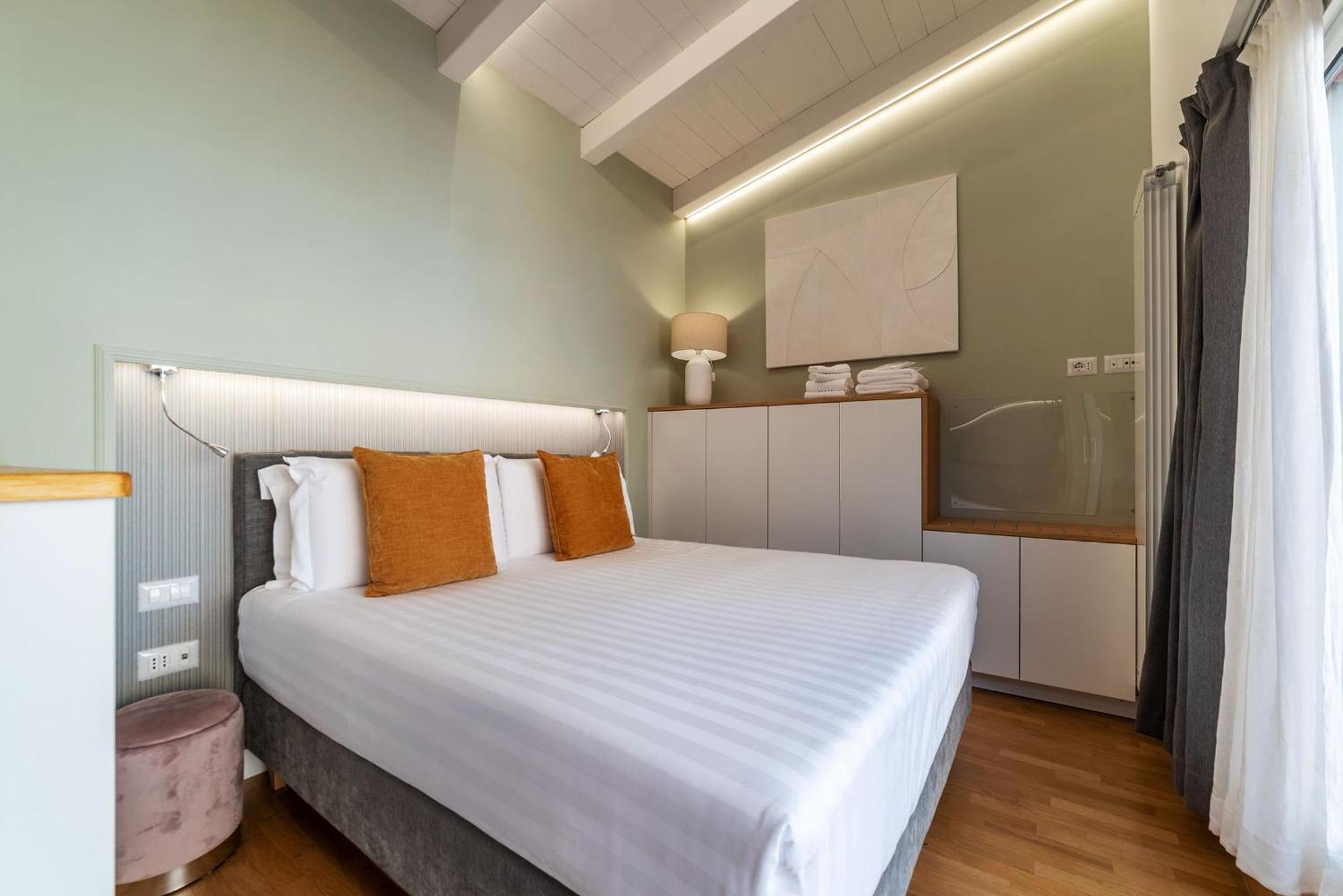 Rasella 21 - Fromhometorome * Roma