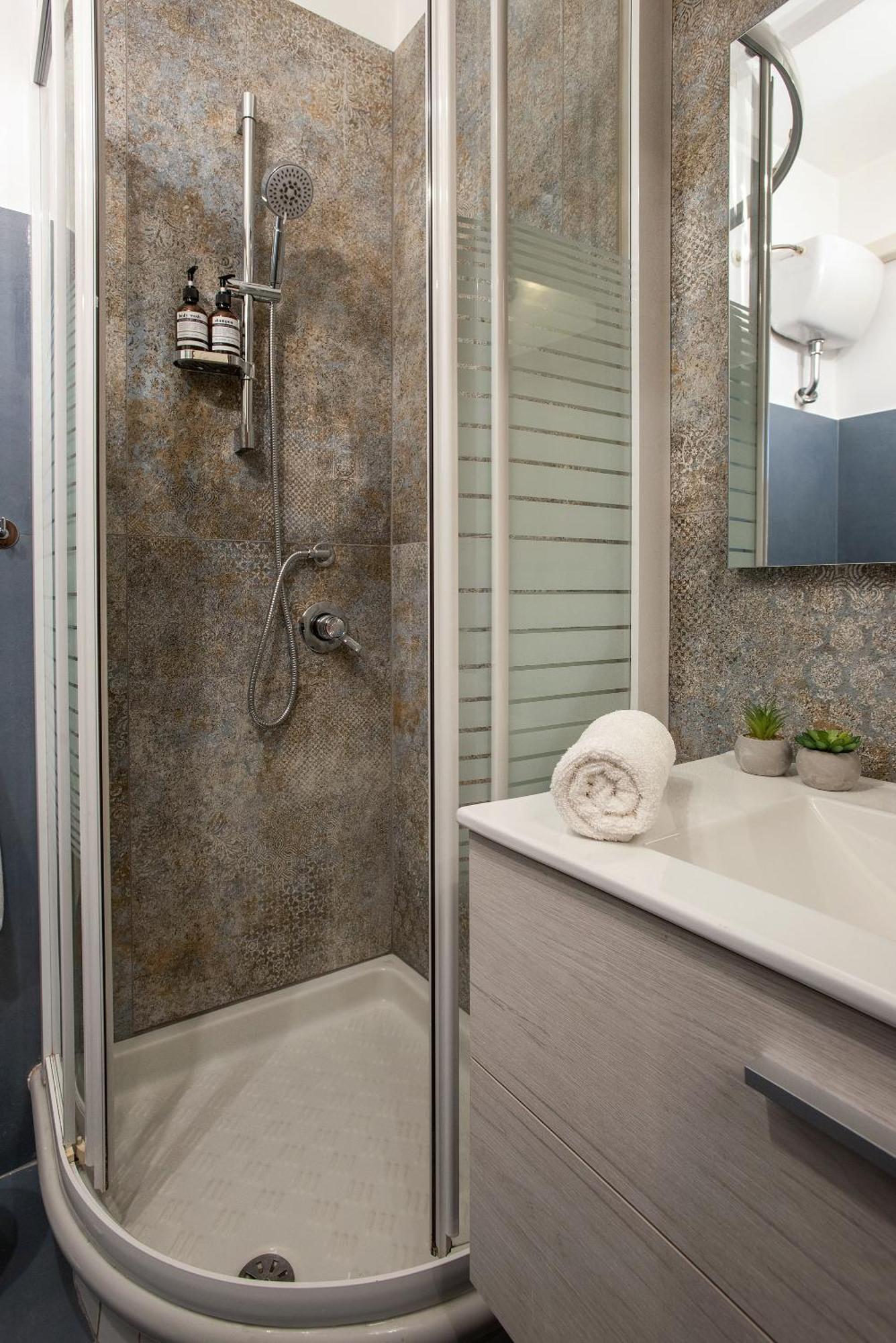 Apartment Elegant 1bdr Front The Subway Furio Camillo Rom