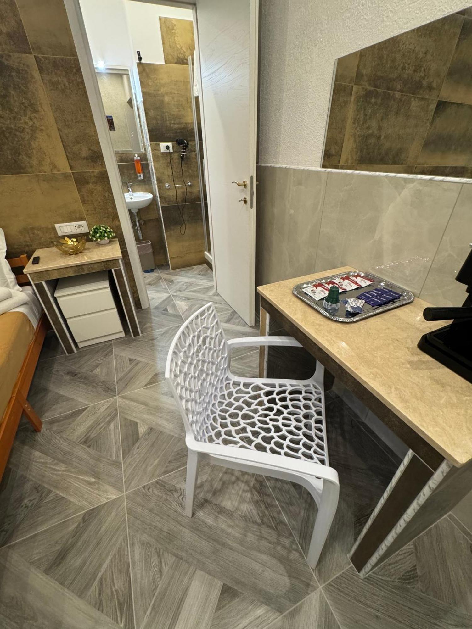 Bed & Breakfast Luxor Eco Casa E Per Vacanze In Centro Piazza Bologna, Colosseo, Piazza Di Spagna, Vaticano, San Pietro, Sapienza, Fontana Di Trevi, Piazza Navona, Trastevere, Tiburtina, Termini, Aeroporto Roma