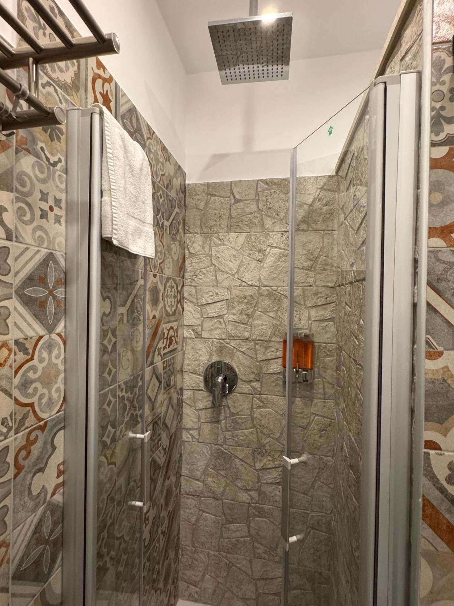 Bed & Breakfast Luxor Eco Casa E Per Vacanze In Centro Piazza Bologna, Colosseo, Piazza Di Spagna, Vaticano, San Pietro, Sapienza, Fontana Di Trevi, Piazza Navona, Trastevere, Tiburtina, Termini, Aeroporto Roma