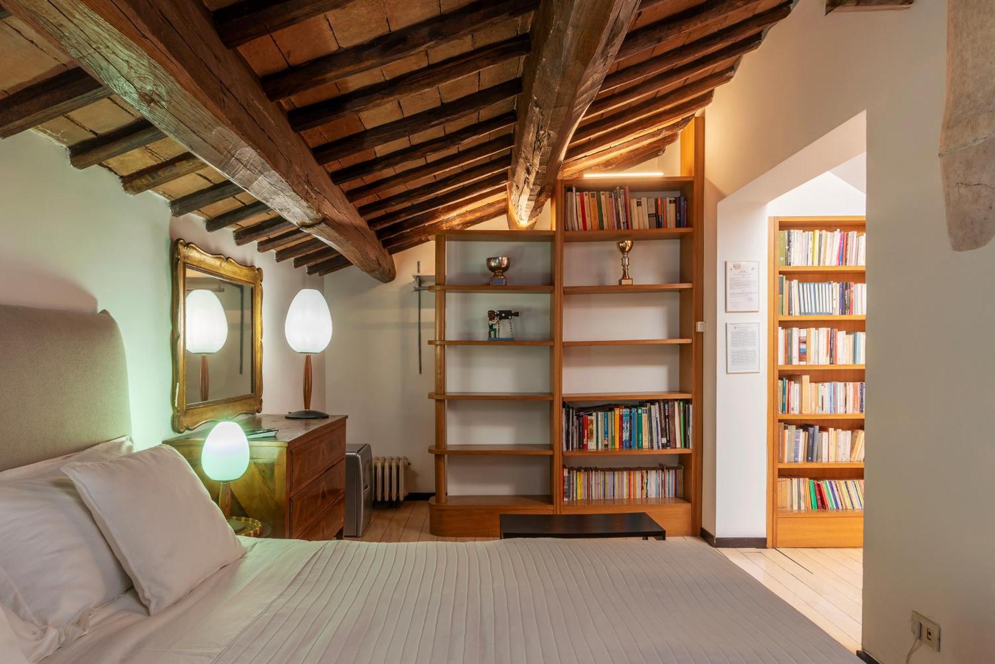 White With Bathroom And Shared Terrace Alloggio in famiglia