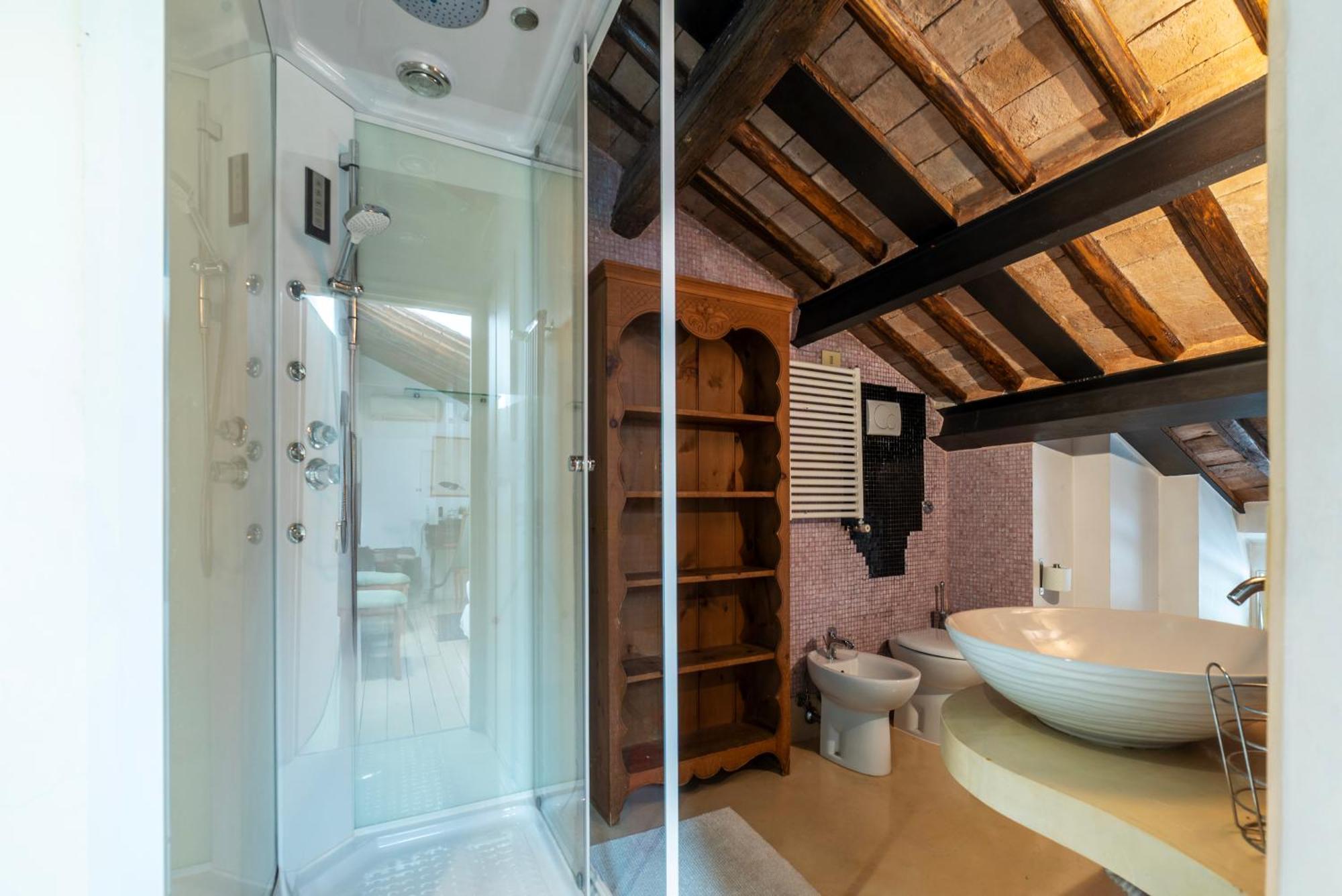 White With Bathroom And Shared Terrace Alloggio in famiglia *