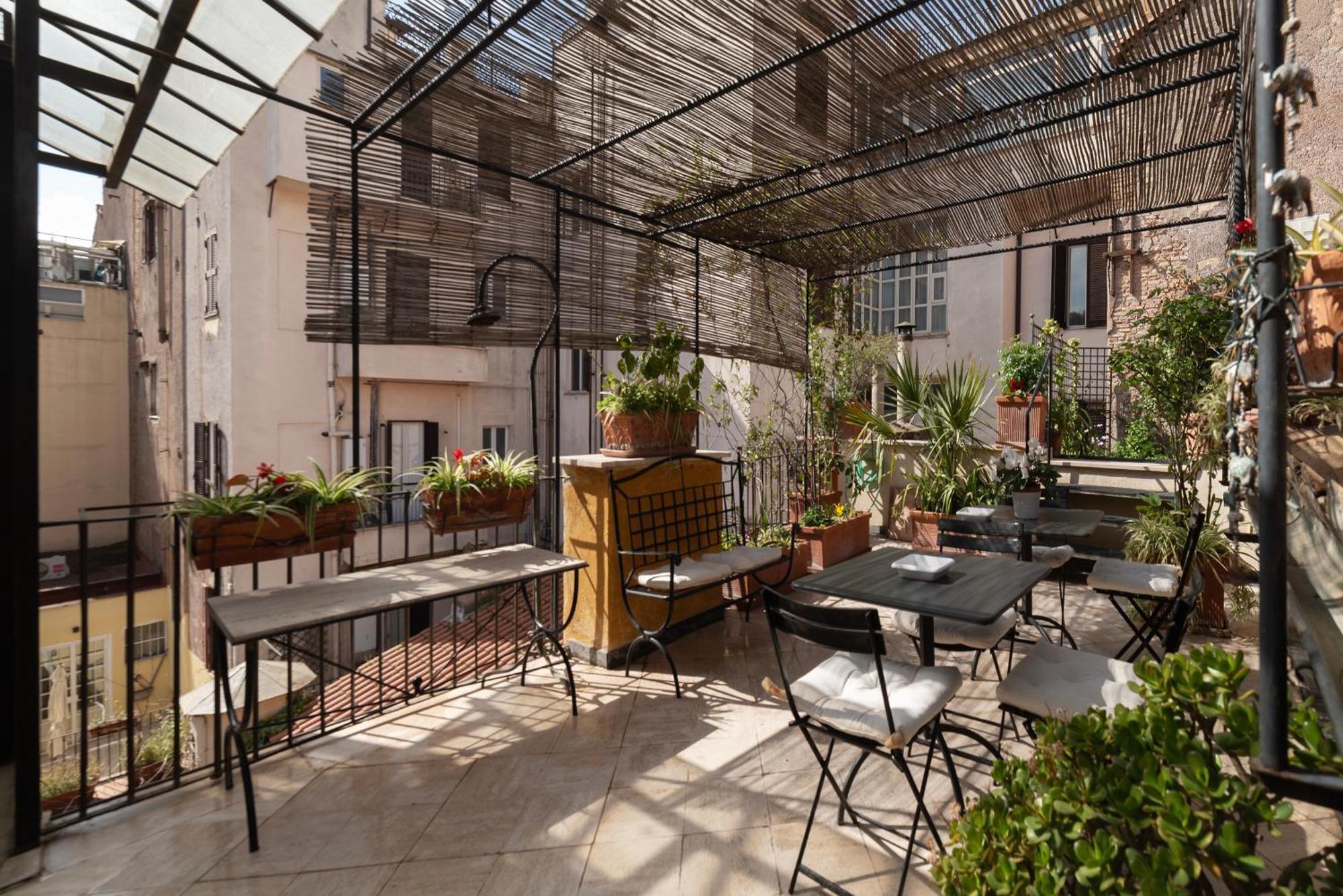 White With Bathroom And Shared Terrace * Roma