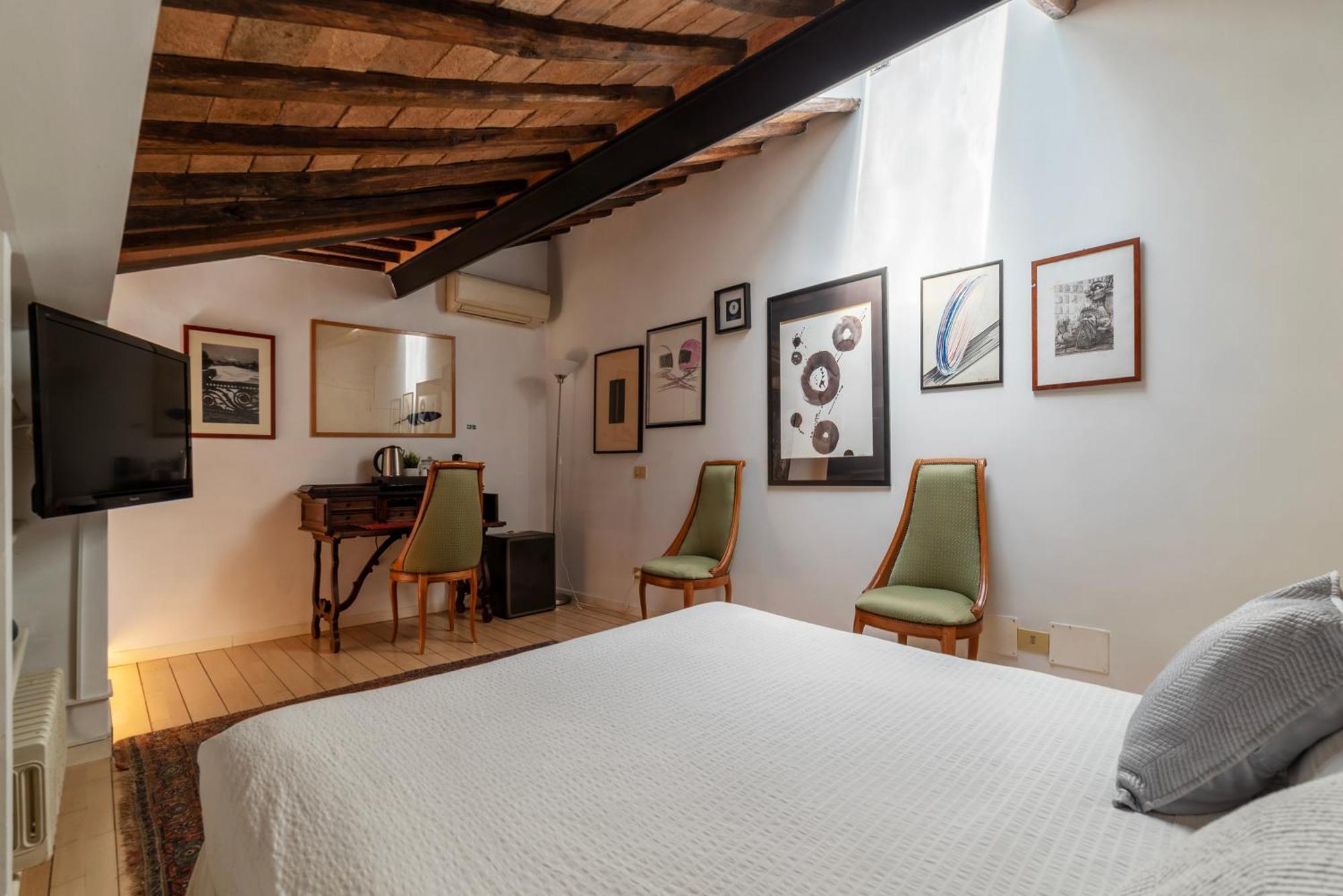 Alloggio in famiglia White With Bathroom And Shared Terrace