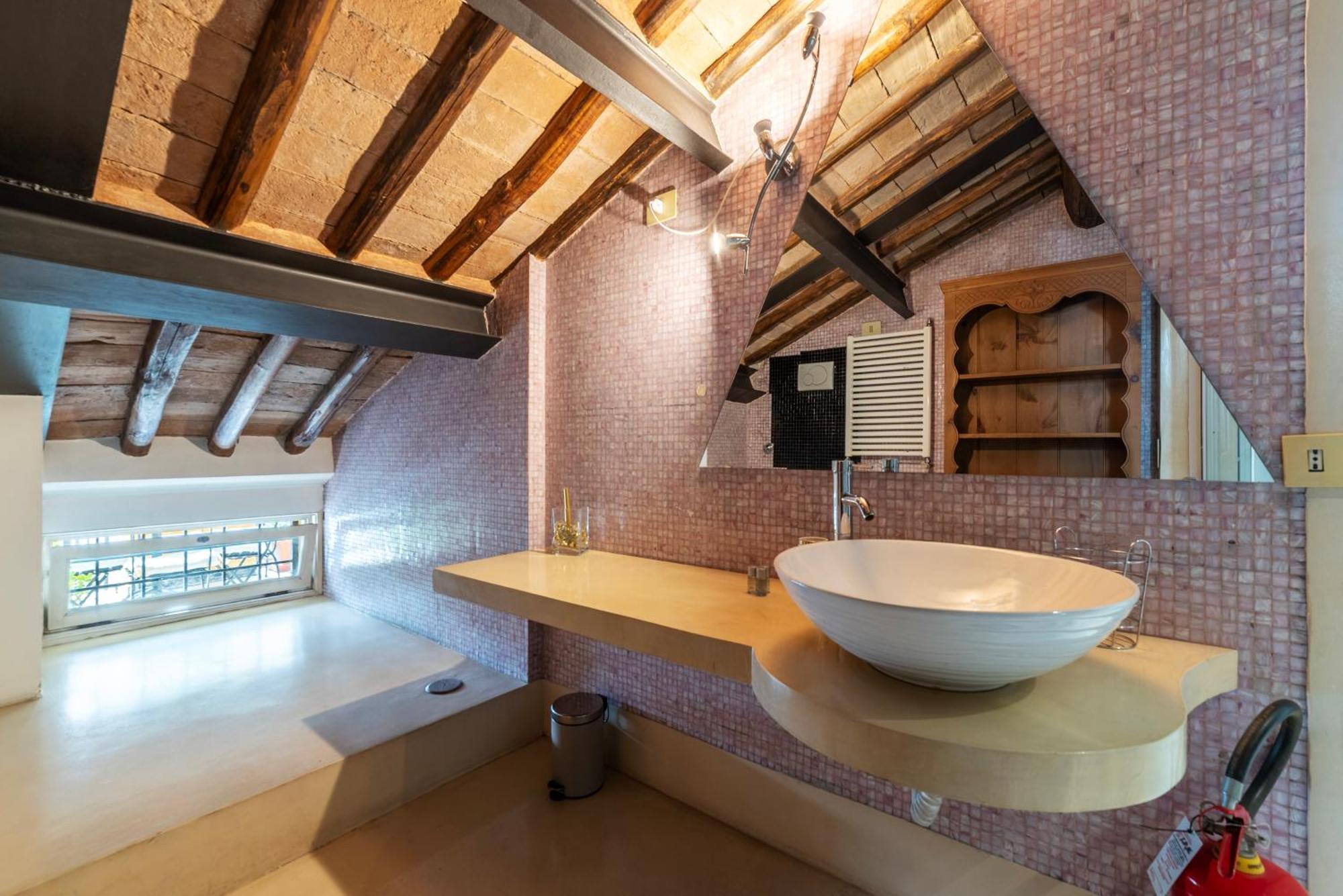Alloggio in famiglia White With Bathroom And Shared Terrace *