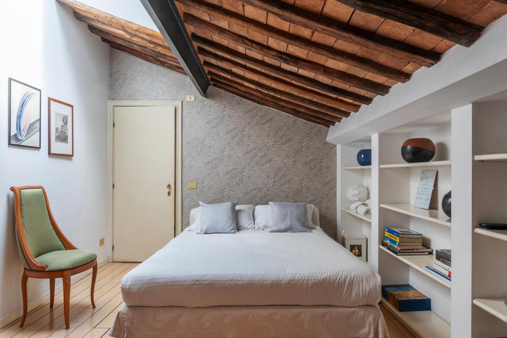 White With Bathroom And Shared Terrace * Roma