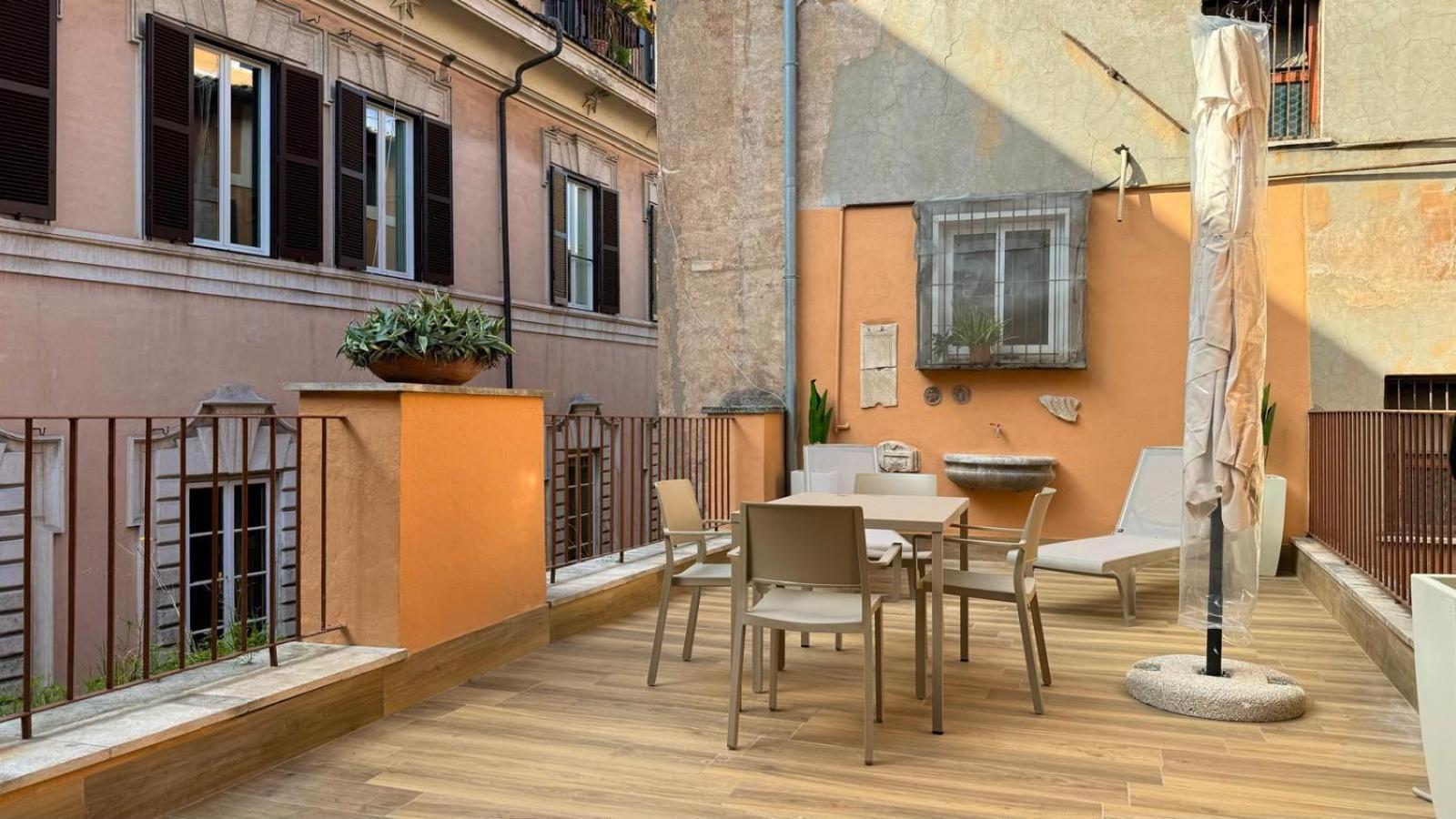 Chich In The Heart Of Historic Roma