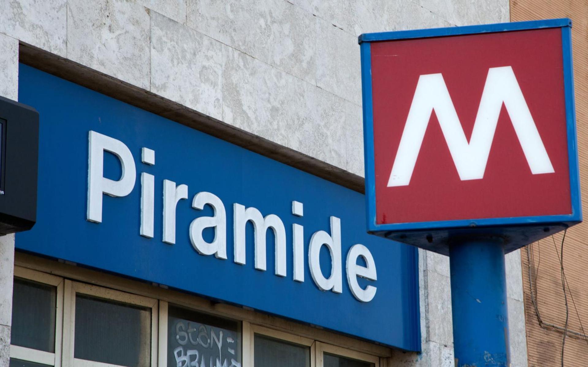 Elena's - Piramide Metro Station *