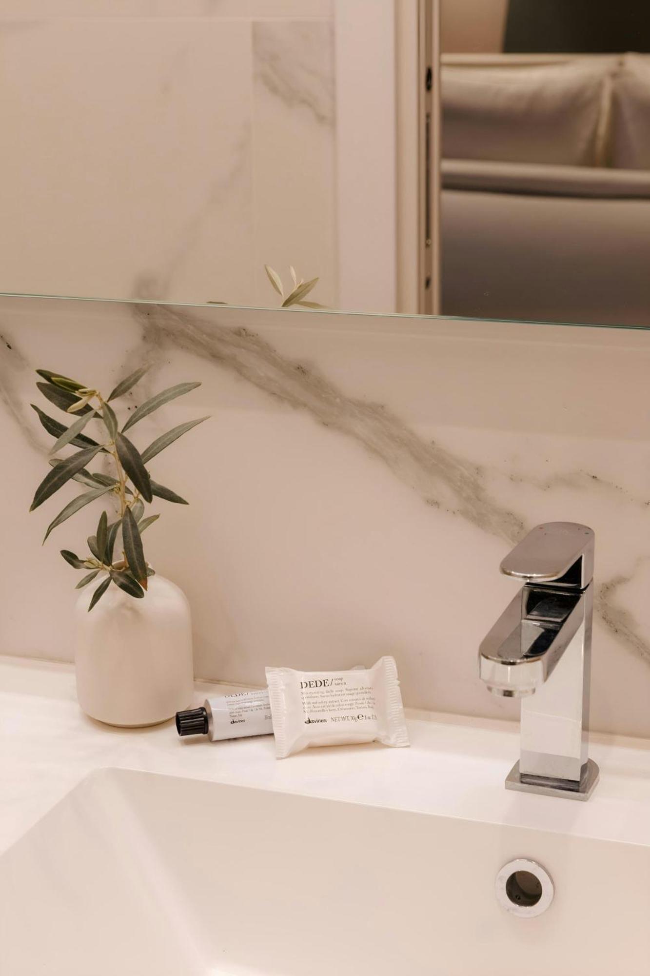 Apart-hotel Sonder By Marriott Bonvoy Antinoo Piazza Del Parlamento *