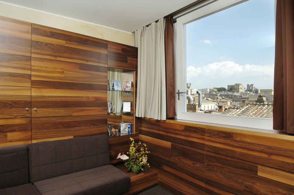 Tritone Hotell