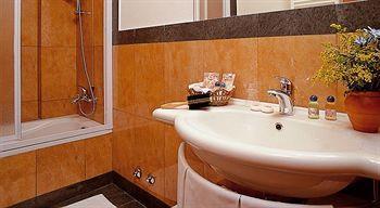 Romoli Hotell 3*