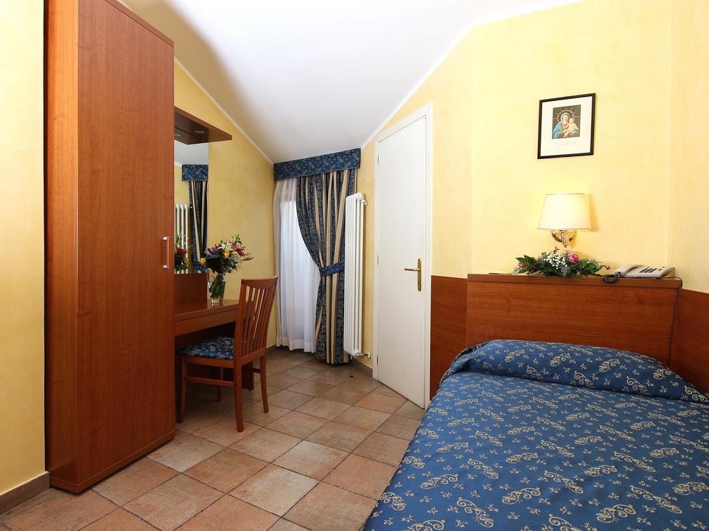 Casa Di Santa Francesca Romana A Ponte Rotto Affittacamere