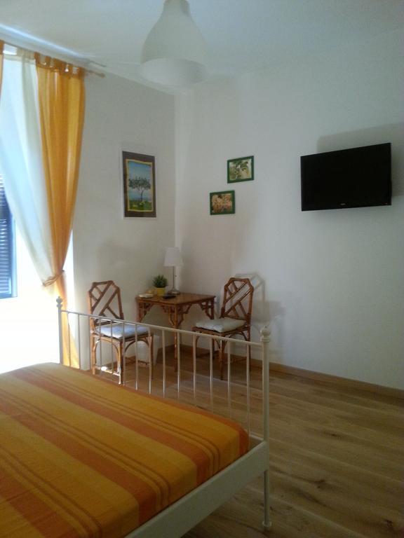 Bed & Breakfast 103 *