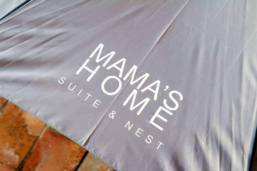 Mama's