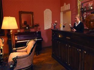 Residenza Frattina Rome