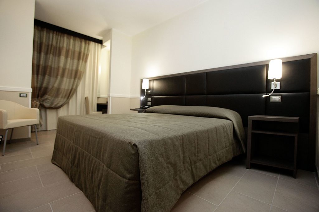 Artis Hotel