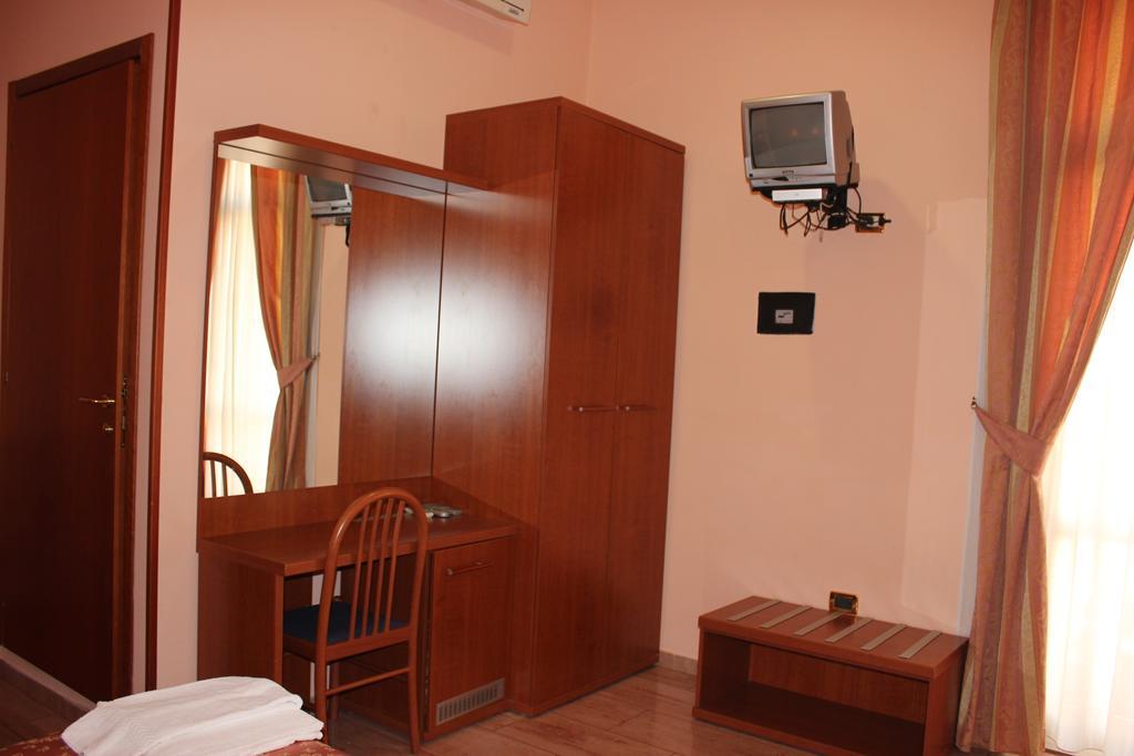 Hotell Aristotele 2*