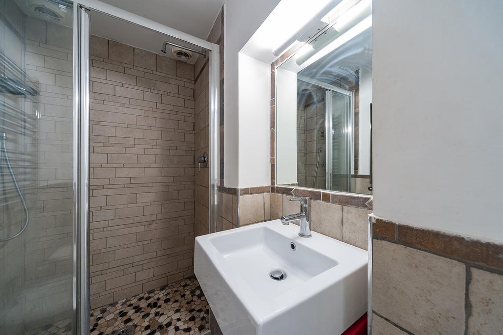 Guest house Sasa House