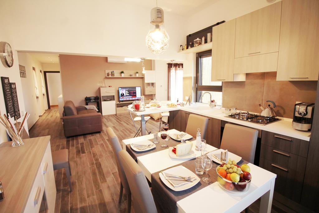 Eur Bright Spacious Terraced With Private Parking Only For Small Cars Apartamento