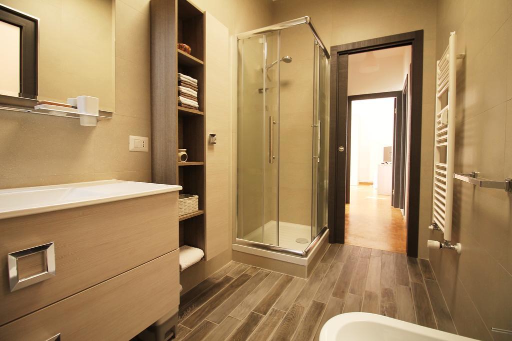 Eur Bright Spacious Terraced With Private Parking Only For Small Cars *