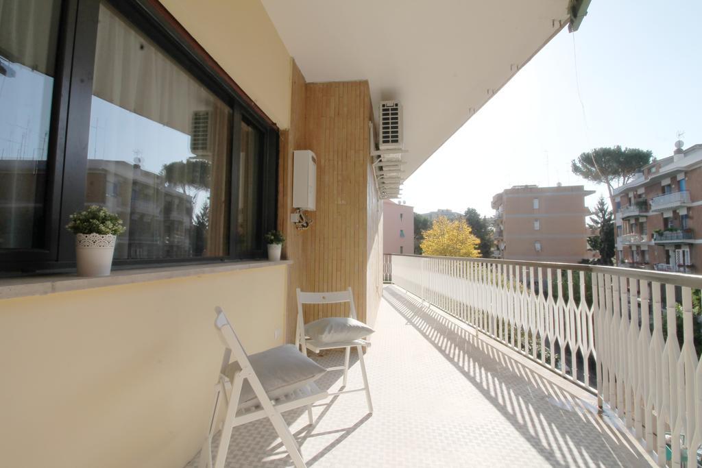 Apartamento Eur Bright Spacious Terraced With Private Parking Only For Small Cars Roma
