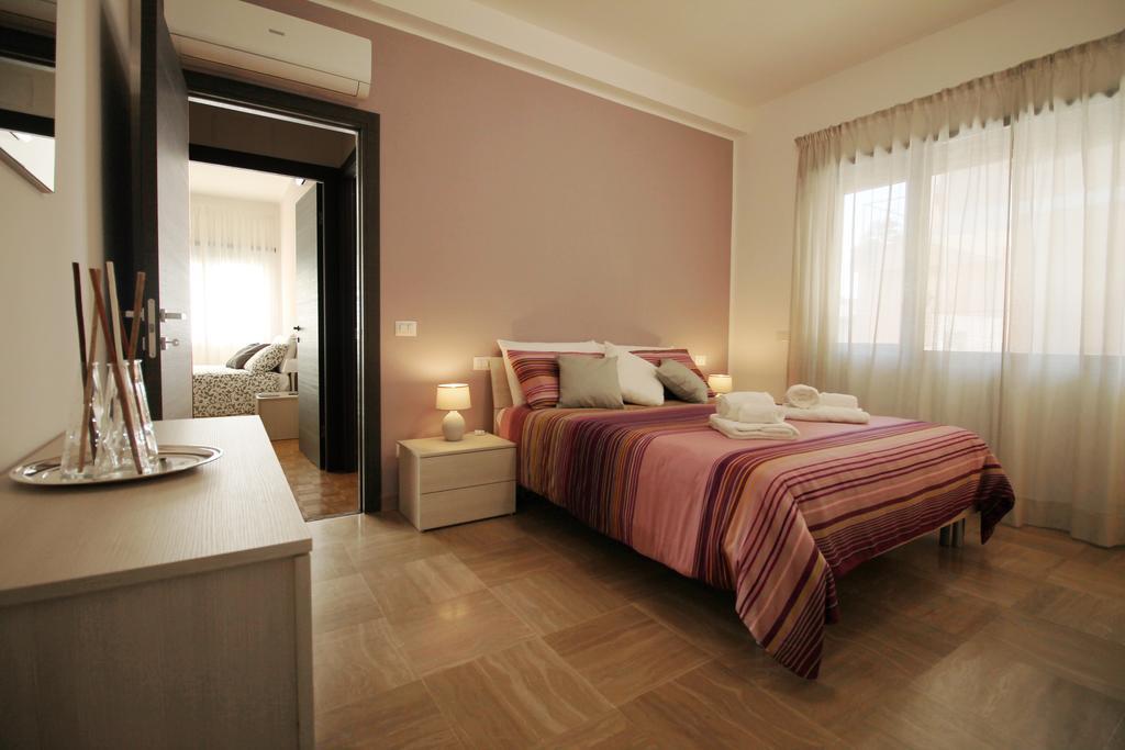 Apartamento Eur Bright Spacious Terraced With Private Parking Only For Small Cars *