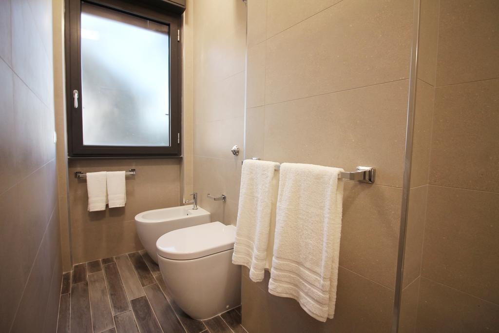 Eur Bright Spacious Terraced With Private Parking Only For Small Cars Apartamento *