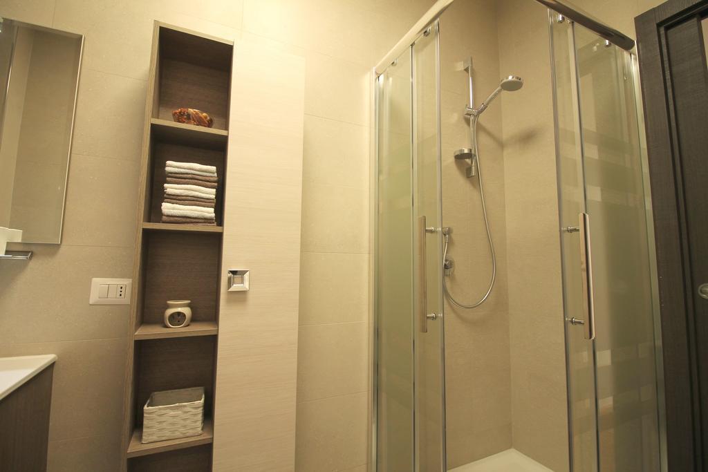 Eur Bright Spacious Terraced With Private Parking Only For Small Cars Roma