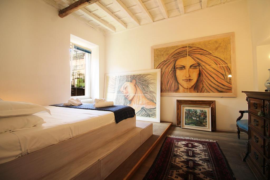 Trevi Fountain 2br