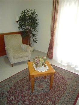Vitti Hotel 2*