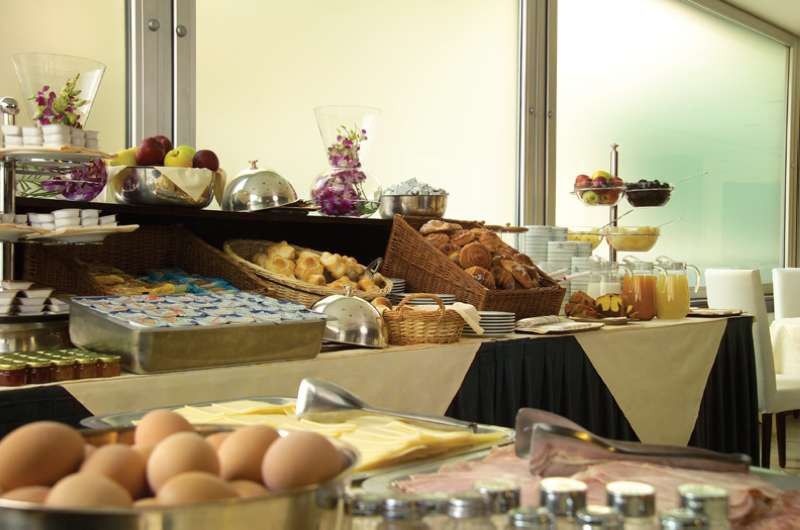 Hotell Hilton Garden Claridge 4*