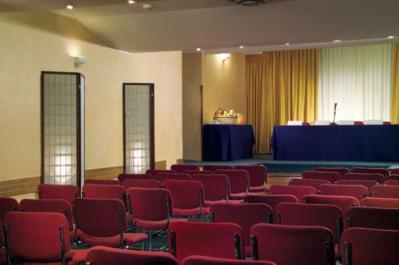 Hilton Garden Claridge Hotel